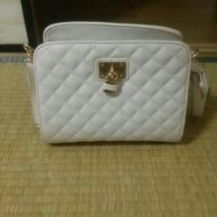 肩掛けバッグのサムネイル