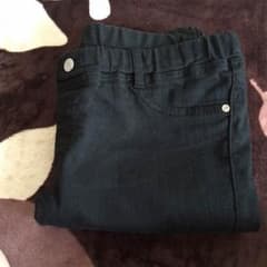 黒のパンツのサムネイル