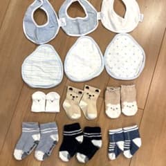 新生児用スタイ、ミトン、靴下のサムネイル