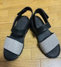 Thumbnail of キラキラ　サンダル