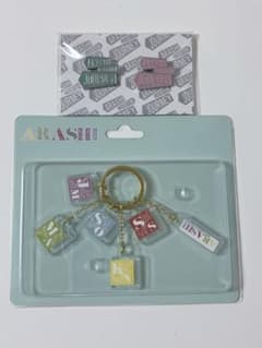 嵐を旅する展覧会 アクリルキーチェーンキーホルダー ピンバッジ セット 2点のサムネイル