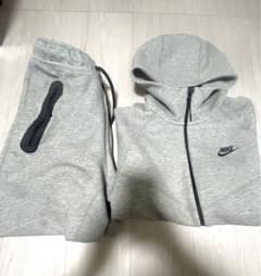 ナイキテックフリースMサイズ　NIKEのサムネイル