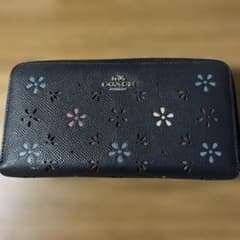 COACH 長財布 ラウンドファスナー 花柄型押しのサムネイル