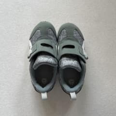 asics グレー スニーカー18.5cmのサムネイル