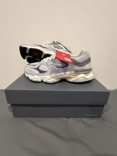 ひ*ろ様 New Balance スニーカー グレー/ホワイト タグ付きのサムネイル