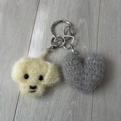 犬とハートのあみぐるみ キーホルダーのサムネイル