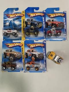 Xmasセール⭐︎Hot Wheels ブロンゴ・ランクル8台セットのサムネイル