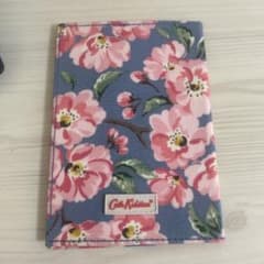 Cath Kidston 花柄パスポートケースのサムネイル