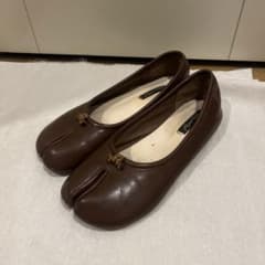 HAPPY FEELING Tabi Flat Shoes Brown