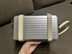 DIOR x RIMOWA パーソナルクラッチバッグのサムネイル