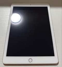 iPad5世代 32G gold Wi-Fiモデル 12000F - メルカリ