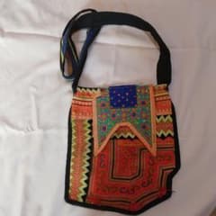 少数民族、モン族刺繍のショルダーバッグ⑤のサムネイル