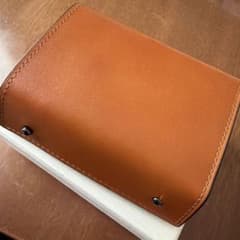 新品未使用 ブラウン レザー 二つ折り財布 箱付き - メルカリ