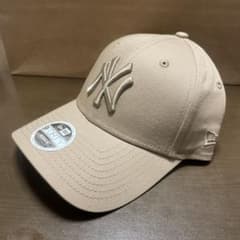 NEW ERA WMNS LGE ESS9 キャップ OSFM（NY）ベージュのサムネイル