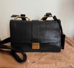 miu miu ブラック ショルダーバッグのサムネイル