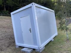 福岡市内展示物あり見学可能　プレハブハウス2.5×4物置きコンテナハウスガレージのサムネイル