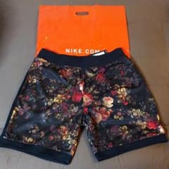 NIKE SB フローラルショーツ  XL　ハーフパンツのサムネイル
