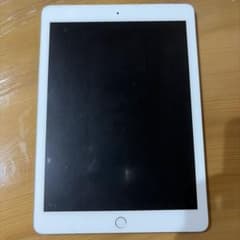 Apple iPad6本体 シルバー、カバーのサムネイル