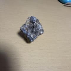 謎の光る石のサムネイル
