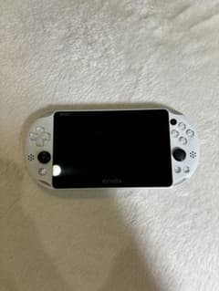 PS Vita ホワイト 本体 + キャリングケースのサムネイル