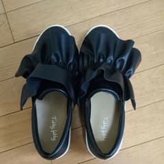 黒フリル靴のサムネイル
