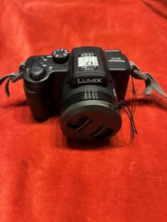 Panasonic LUMIX DMC-FZ5 12x レンズフード付のサムネイル
