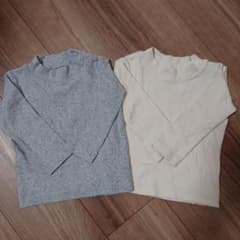 80㌢ UNIQLO ハイネック2枚☆のサムネイル