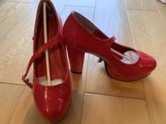 更に値下げ　11cmヒール　エナメルパンプスのサムネイル