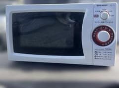 S238 ★ SHARP 電子レンジ 700Ｗ 2018年製 RE-T3-W6⭐動作確認済 ⭐クリーニング済 SHARP RE-T3-W6 電子レンジ 700W ホワイト 2018年製 中古 - メルカリ