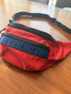 ロマン家【極美品】GIVENCHY ライト3 バムバッグ ボディバッグ 赤 ロマン家様専用【極美品】GIVENCHY ライト3 バムバッグ ボディバッグ