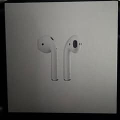 Apple AirPods with Charging Caseのサムネイル