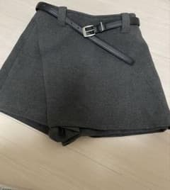 ダークグレー ベルト付きショートパンツのサムネイル
