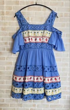 Sretsisスレトシス ワンピース フルーツ刺繍 西野カナMV着用 オフショル Sretsisスレトシス ワンピース フルーツ刺繍 西野カナMV着用