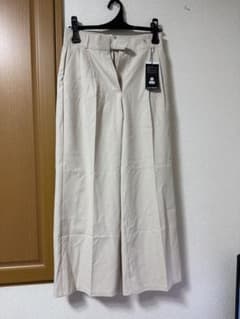 ワイドパンツ ベージュ クロップド丈のサムネイル