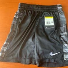 はなちゃん様専用　NIKE ナイキ ハーフパンツ140のサムネイル