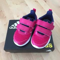 新品未使用☆adidas12㎝靴のサムネイル