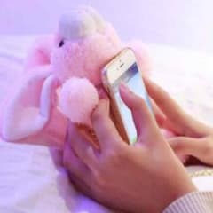 iPhone6ケース ふわふわうさぎ チェーン付き携帯カバーのサムネイル