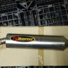 アクラポビッチ　AKRAPOVIC 52φチタン　オーバルサイレンサーのサムネイル