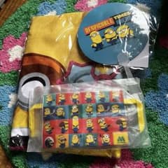 新品未使用 怪盗グルーのミニオン超変身 モスバーガー タオル ポーチ うちわ