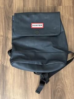 最終値下げ HUNTER フラップ式リュック 紺/黒 防水素材 北米購入 中古品のサムネイル