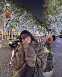 【早い者勝ち】最終値下げ！Treat Ürself fox fur coatのサムネイル