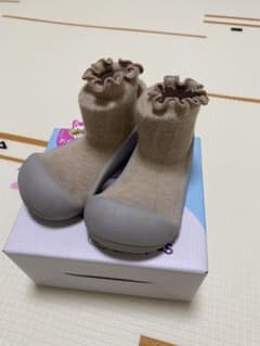 Attipas  アティパス　pom-pom  ポンポン　ベージュ　12.5cmのサムネイル