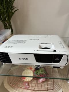 EPSON プロジェクター 本体 with cablesのサムネイル