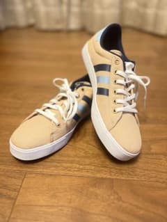 adidas ベージュ スニーカー 未使用のサムネイル