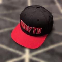 UNDEFEATED スナップバックキャップのサムネイル