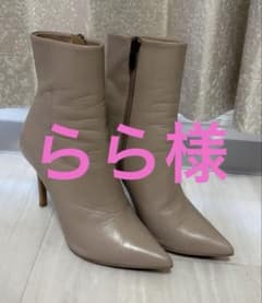 ベージュ ポインテッドトゥ ブーツ 9cmヒールのサムネイル