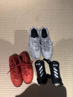 サッカーシューズ 2足セット TIROシンガード付き 子どものサムネイル