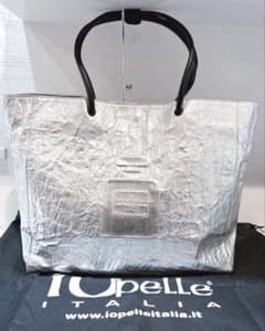 美品】IO PELLE イオペレ 香水 レザー トートバッグ シルバー A4可 