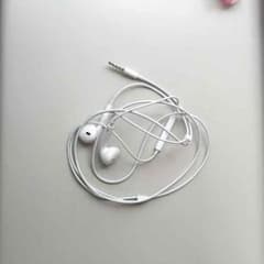 iPhone イヤフォンのサムネイル