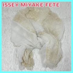 ISSEY MIYAKE FETE ストール　ショール　プリーツ　大判　ホワイト ISSEY MIYAKE FETE ストール ショール プリーツ 大判 ホワイト - メルカリ